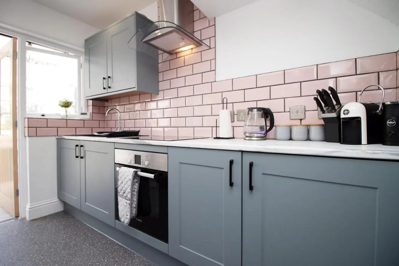 Maindy House - Home Close To City Centre + Parking Cardiff 0*,