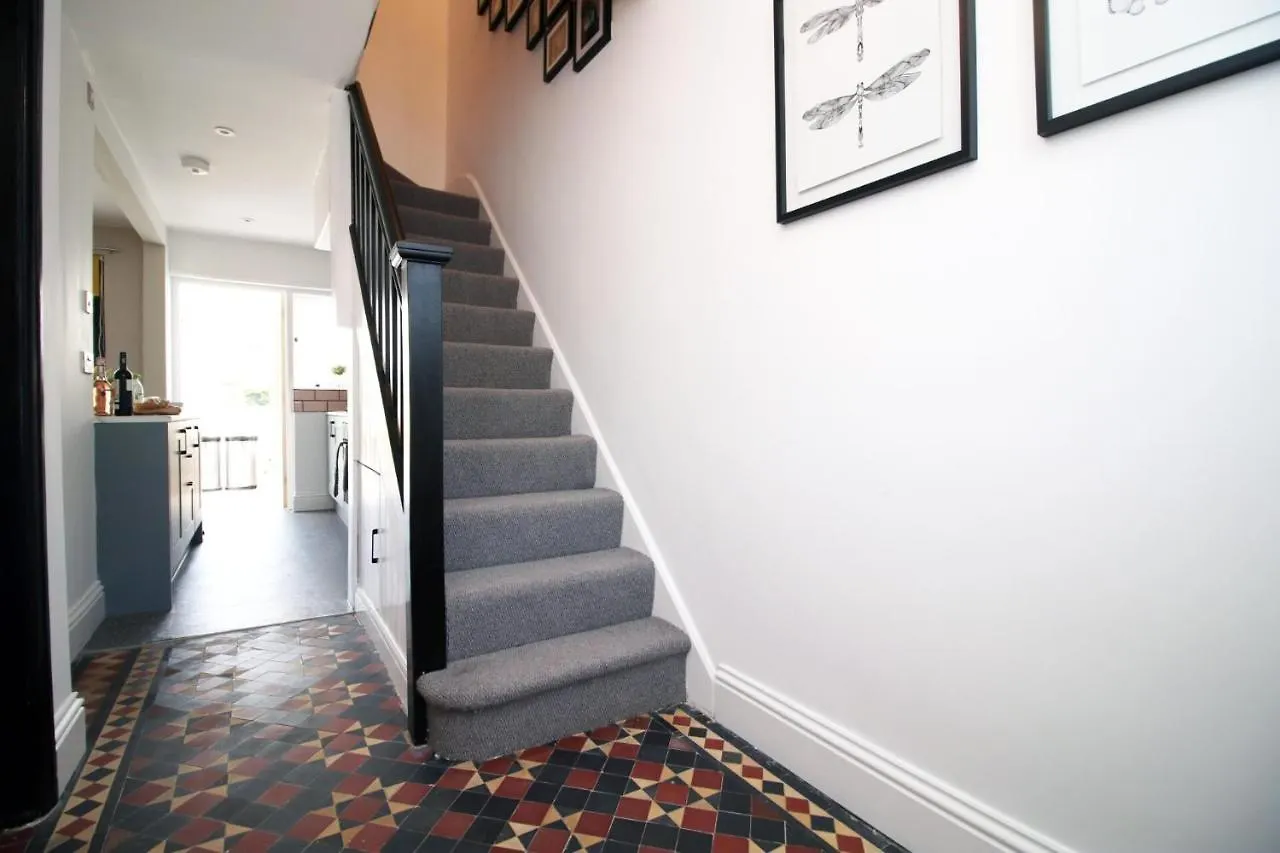 Maindy House - Home Close To City Centre + Parking Cardiff Holiday home